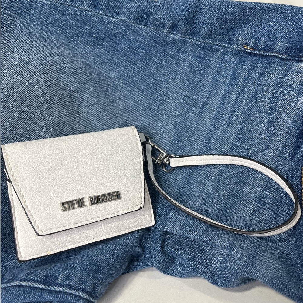 STEVE MADDEN Credit Card/ID Wallet with Wrist Strap White-OS